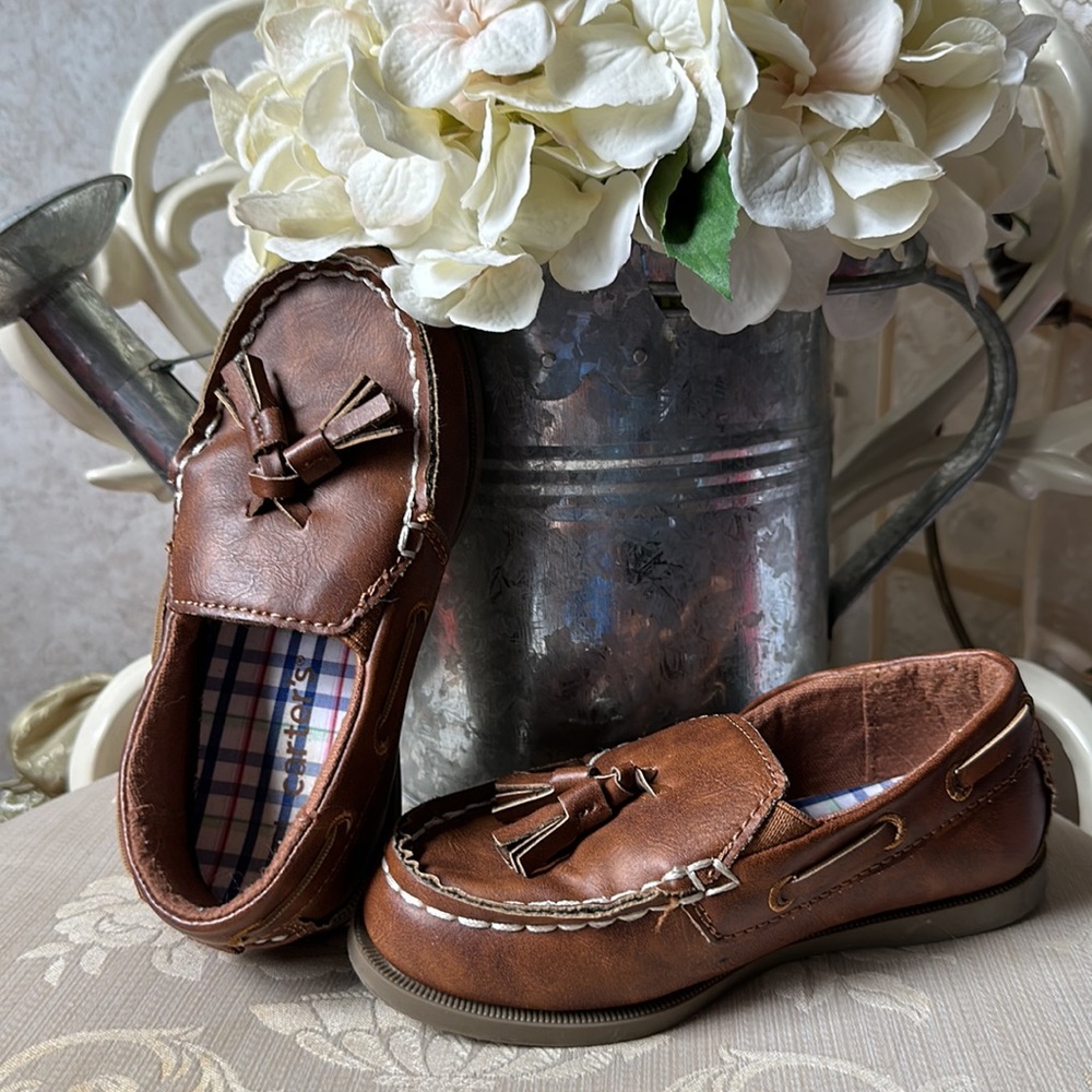 CARTERS YOUNG BOYS LEATHER LOAFERS SIZE 10